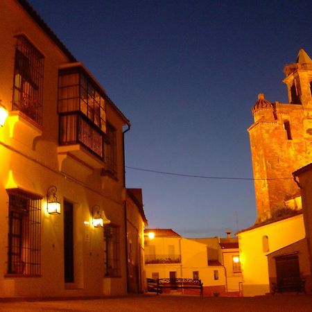 Gasthaus Casa Rural Y Restaurante Casa Adriano Alanís Exterior foto