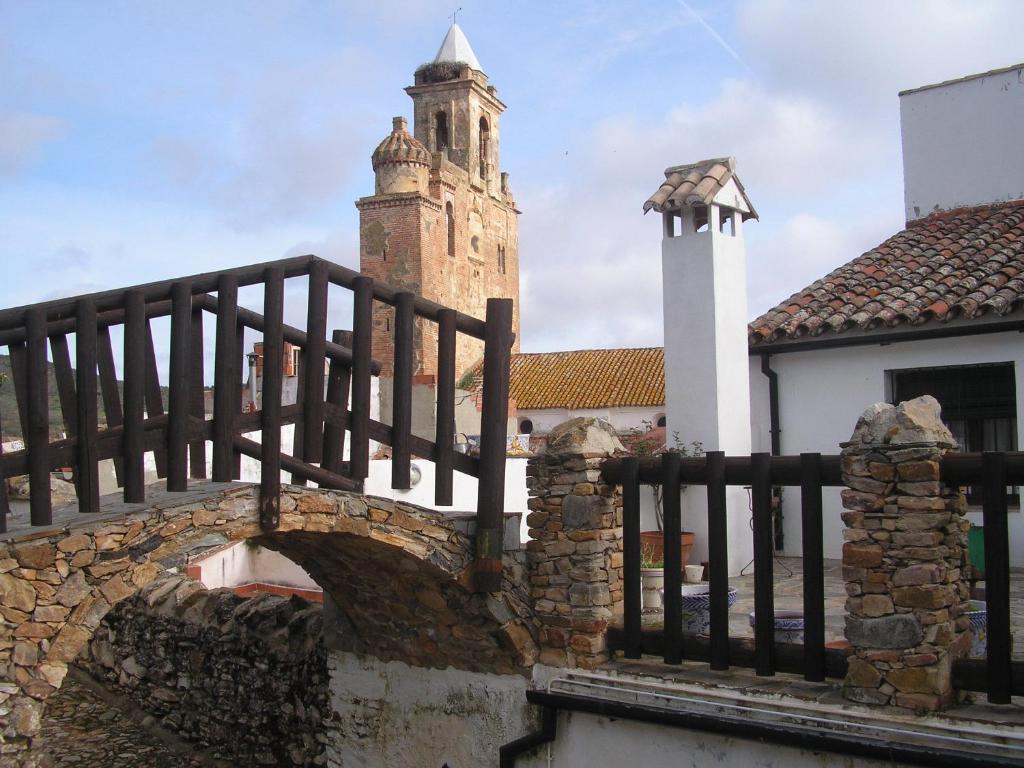 Gasthaus Casa Rural Y Restaurante Casa Adriano Alanís Exterior foto