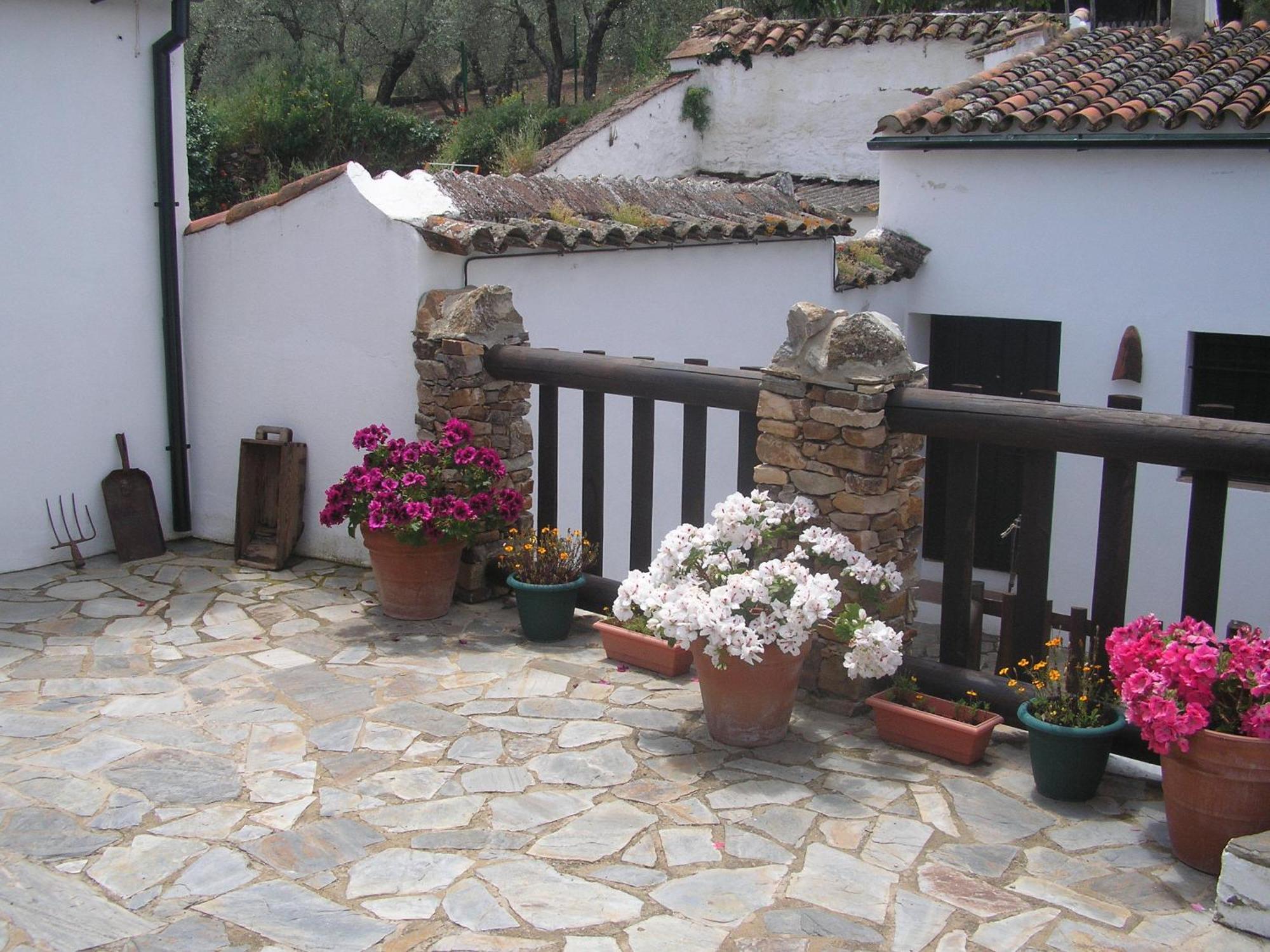 Gasthaus Casa Rural Y Restaurante Casa Adriano Alanís Exterior foto