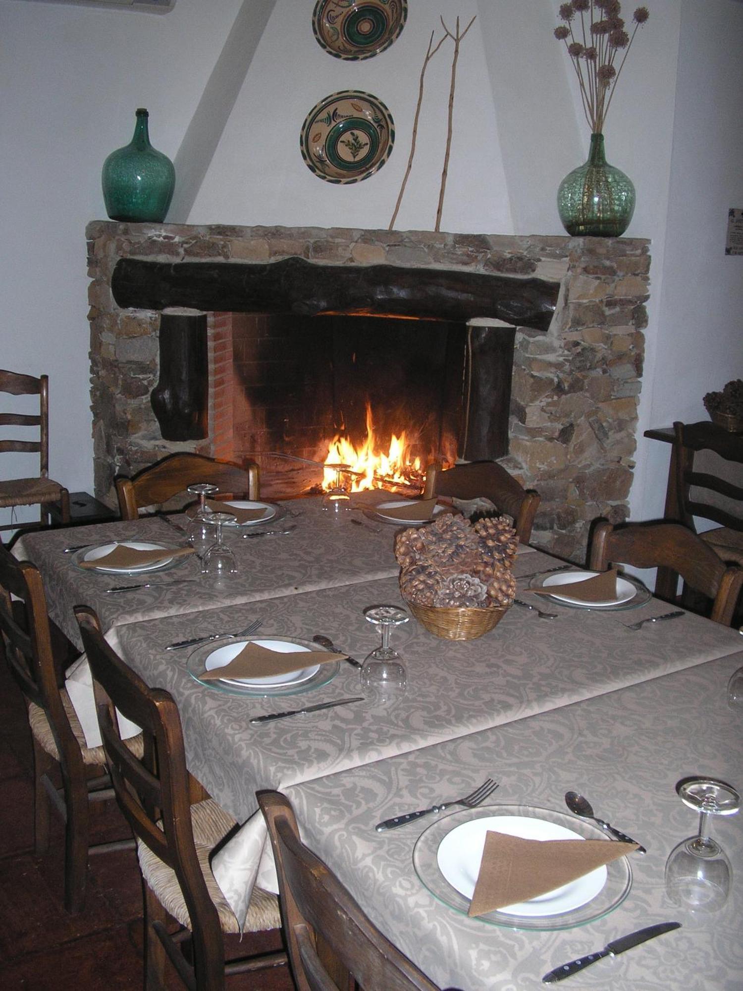 Gasthaus Casa Rural Y Restaurante Casa Adriano Alanís Exterior foto