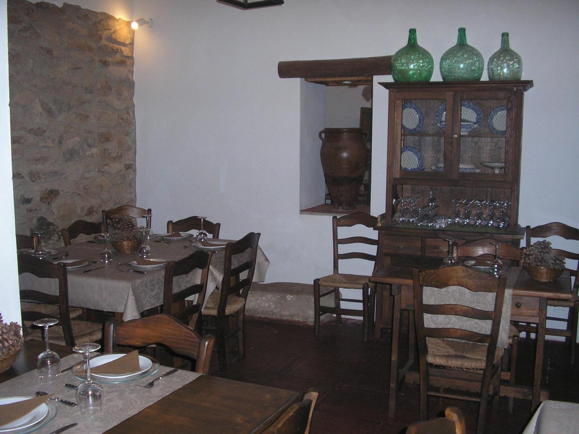 Gasthaus Casa Rural Y Restaurante Casa Adriano Alanís Exterior foto