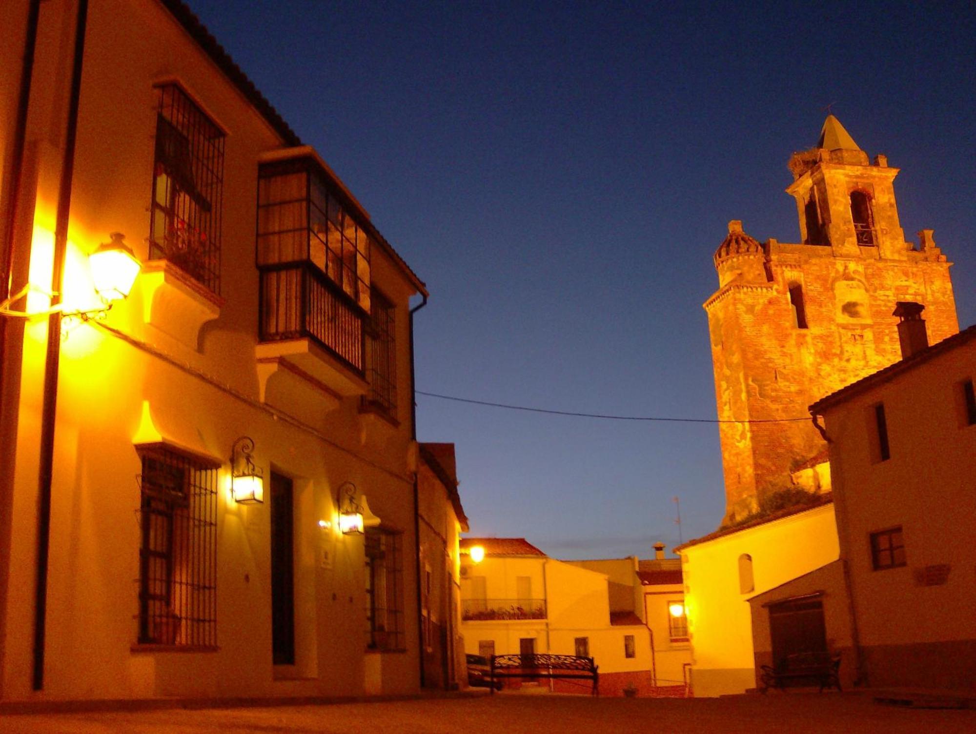 Gasthaus Casa Rural Y Restaurante Casa Adriano Alanís Exterior foto